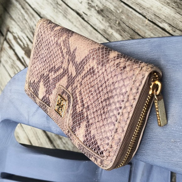 Tory Burch Wallet Leather Snake Print Continental Zip Gold Logos Pulls 8"x4"Rare - Picture 8 of 10